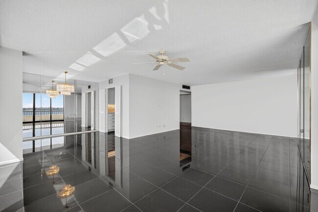 Building Photo - 5540 N Ocean Dr