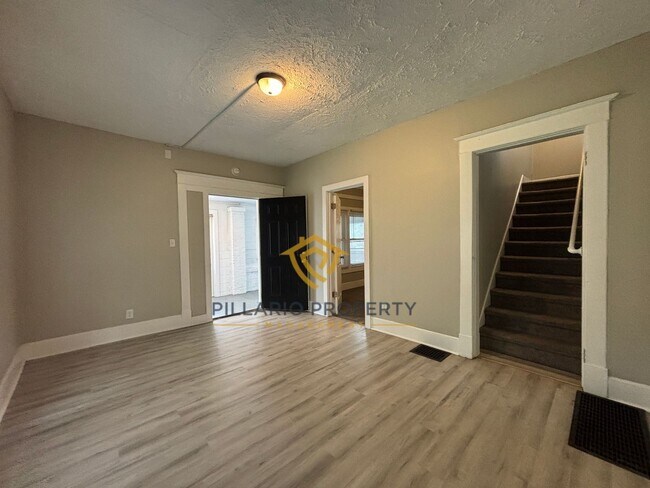 Building Photo - Renovated, 3 Bedroom Near Indy Motor Speedway Home Available NOW!