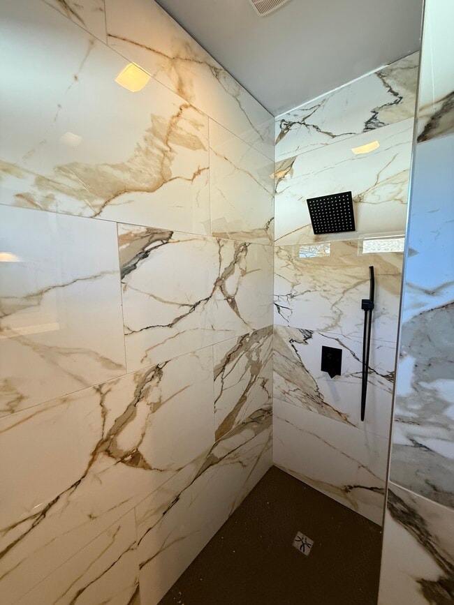 Building Photo - 171 Finn Ln