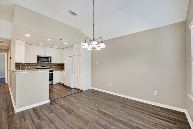 Building Photo - 77 Woodlily Pl