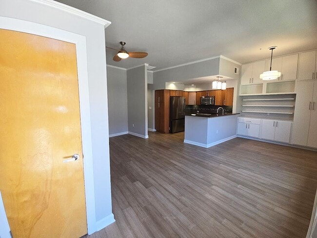 Building Photo - Charming Condo in Walkable Nob Hill – Comfort, Convenience & Peace of Mind