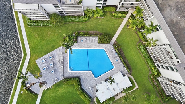 Building Photo - 1301 River Reach Dr