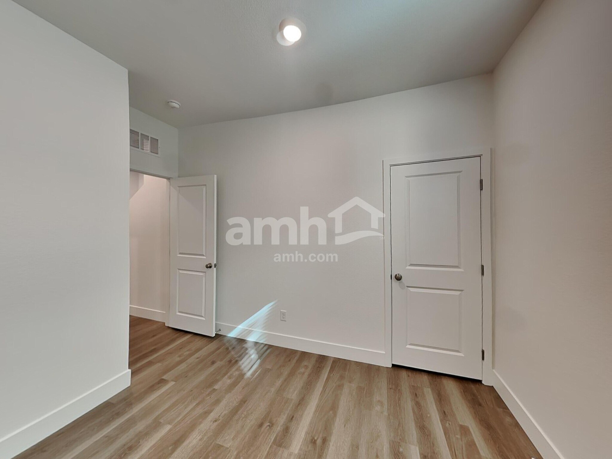 Building Photo - 11083 S Sanaco Ct