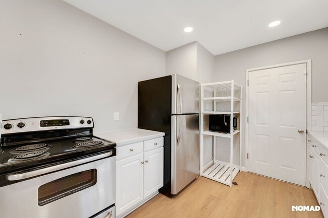 Building Photo - Central Phoenix Home + Rare Climate-Contro...