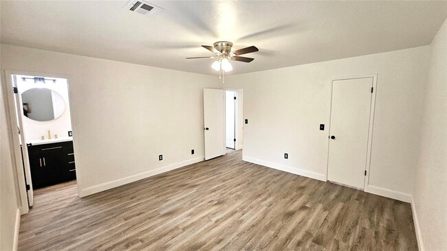 Building Photo - 1802 Vanessa Dr