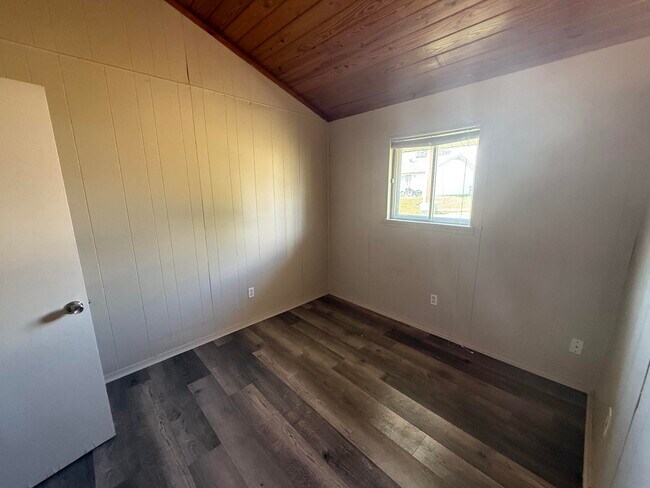 Building Photo - 7401 N Moberly Dr