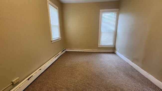 Building Photo - 2 Bedroom, 1 Bathroom with Laundry & Off Street Parking - Available August 1st!