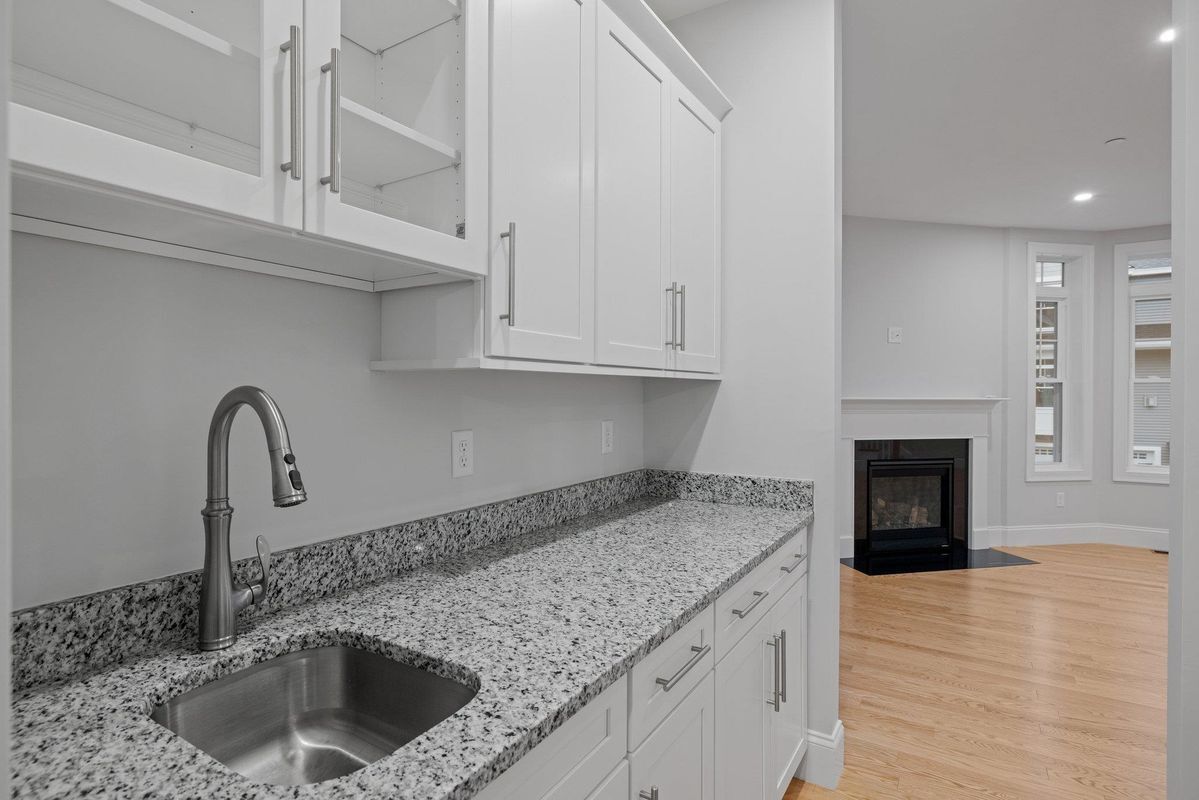 Building Photo - 945 Londonderry Tpke