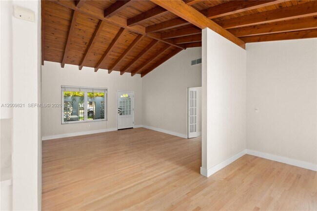 Building Photo - 5614 San Vicente St