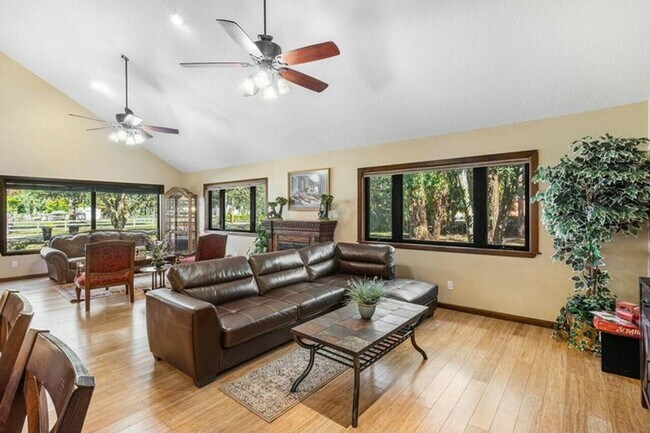 Building Photo - 9266 Pinion Dr