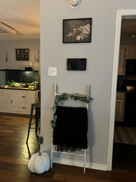 Building Photo - 526 Oakridge Dr