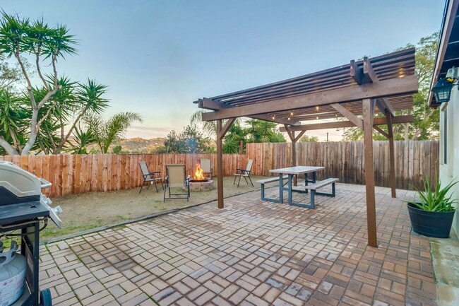 Building Photo - Barcelona Ridge Estates