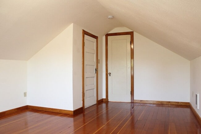 Building Photo - 3006 NE 66th Ave