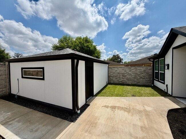 Building Photo - 16106 Archway Dr