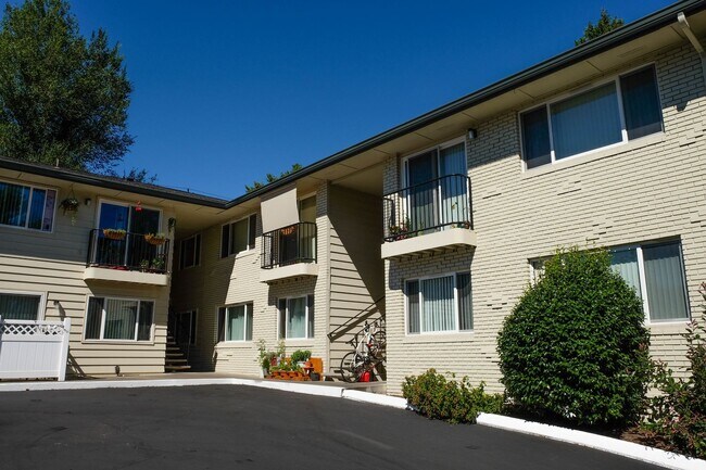 Building Photo - Timeless 3 Bedroom in Vibrant Irvington!