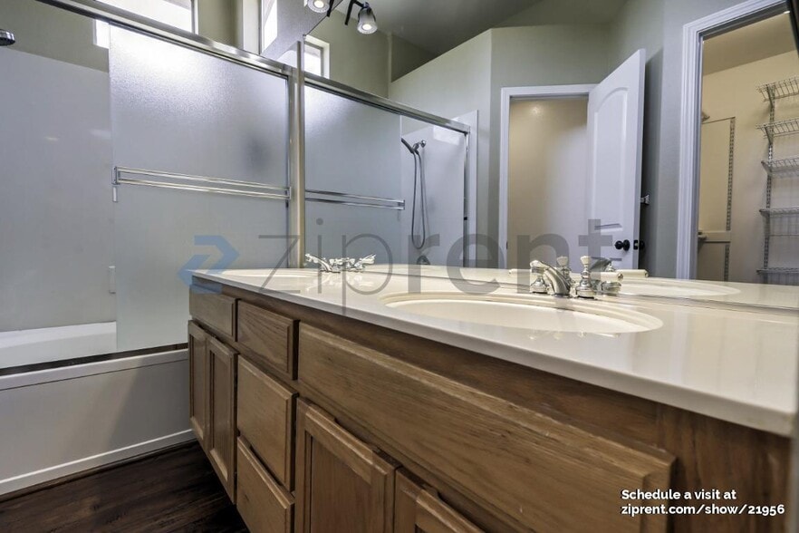 Building Photo - 9404 Lazy Creek Dr