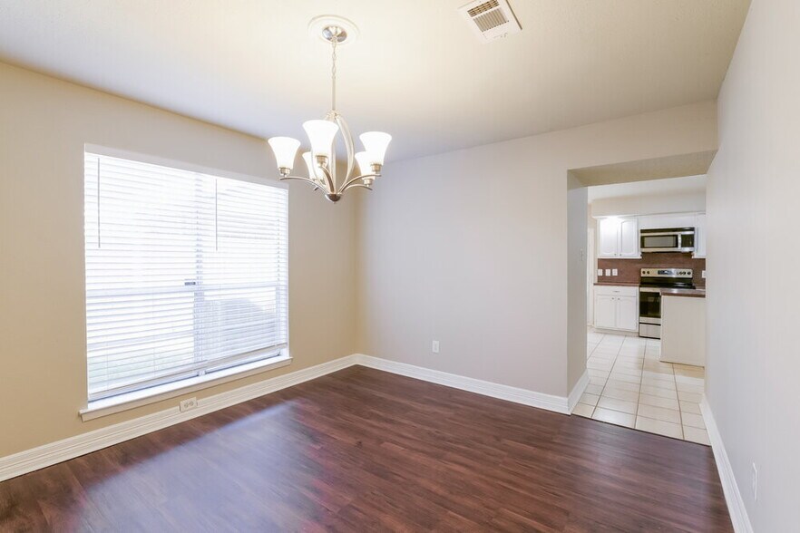 Building Photo - 25302 Hollybush Ln