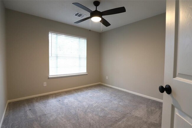 Building Photo - 21631 Live Oaks Spring Dr