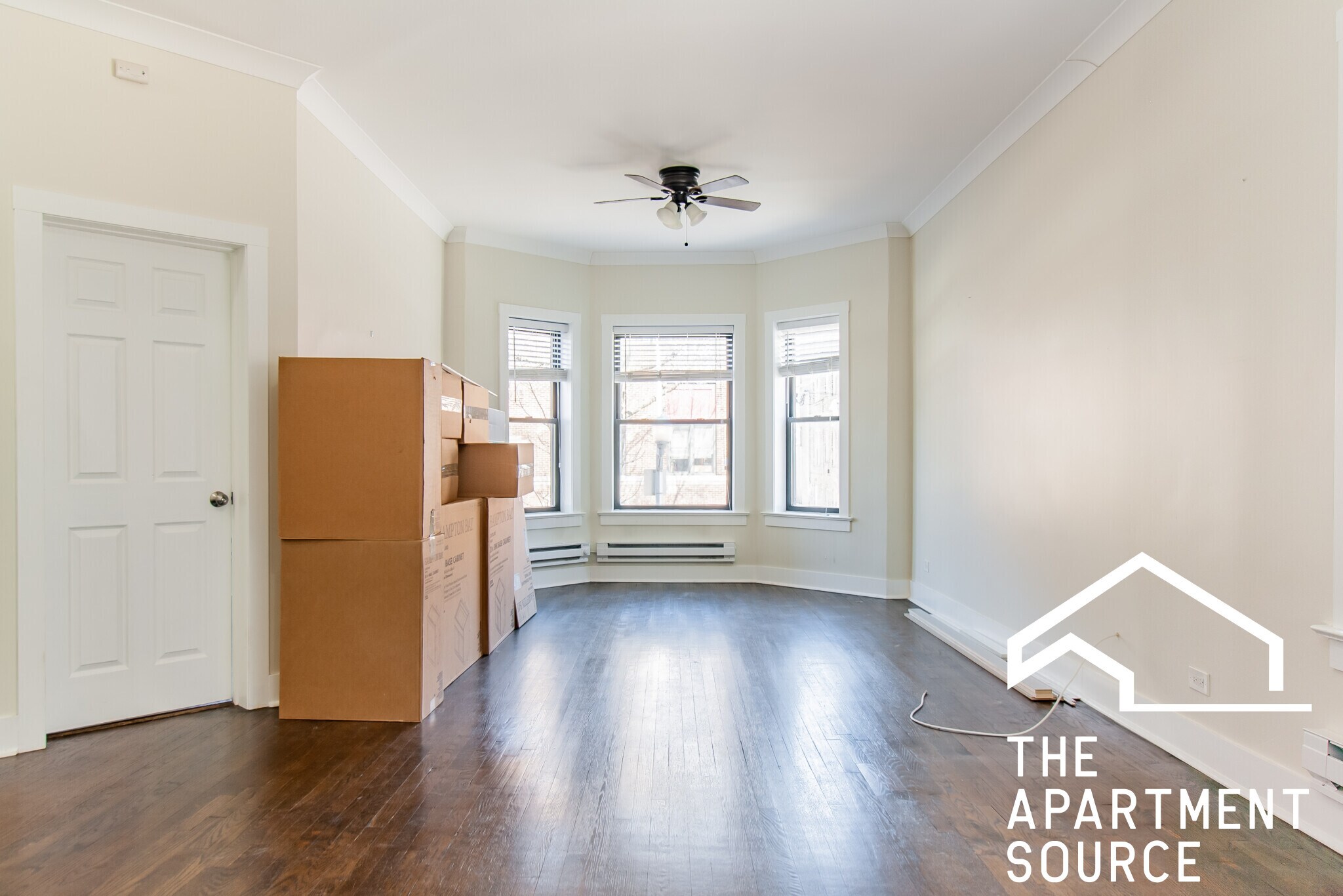 Building Photo - 917 W Waveland Ave