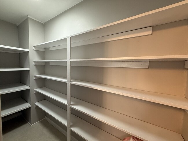 Building Photo - 4 Bedroom Home in Village Green.