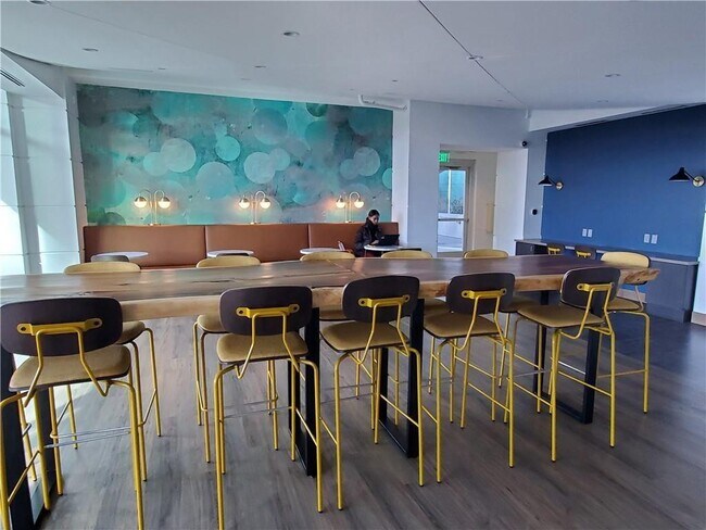 Building Photo - 943 Peachtree St NE