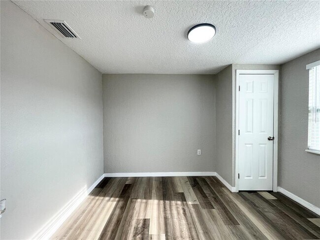 Building Photo - 11241 Yewtree Ave