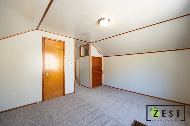 Building Photo - Affordable 3 BED 1 BATH Bungalow Home!