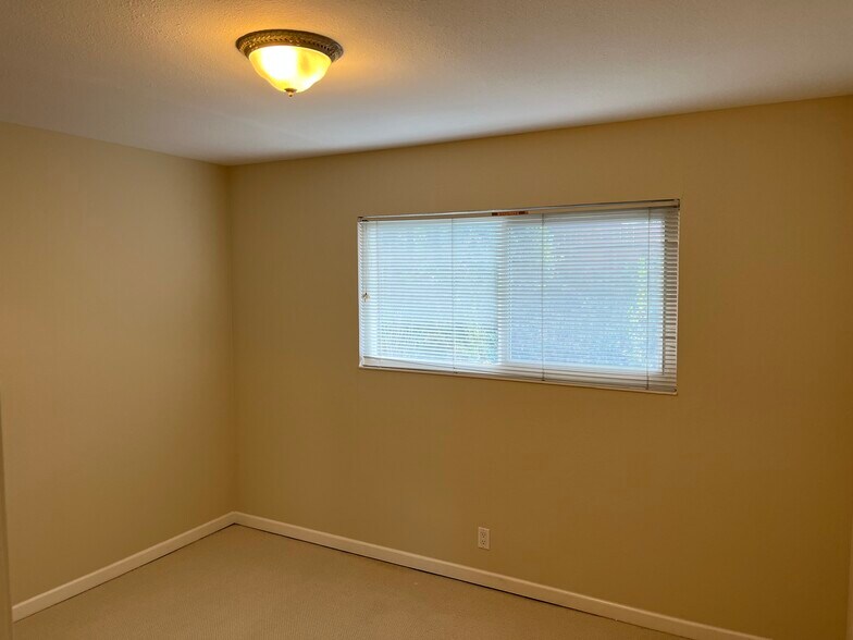 Building Photo - 2279 Cuadra Ct