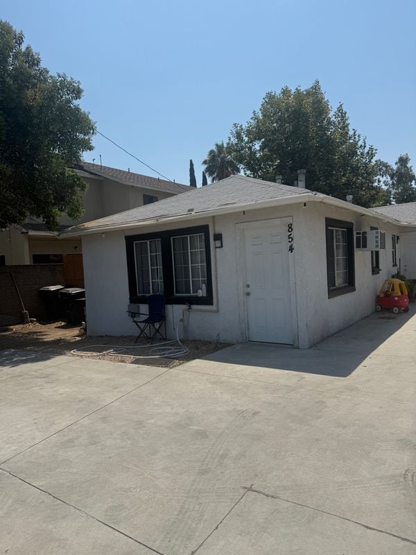 Primary Photo - 854 N Lugo Ave