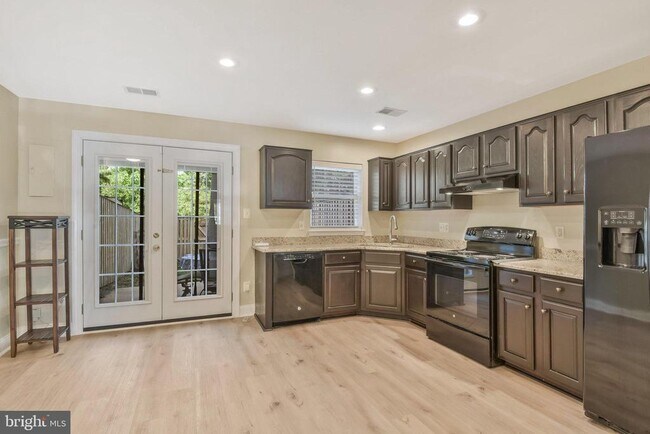 Building Photo - 8872 Stable Forest Pl