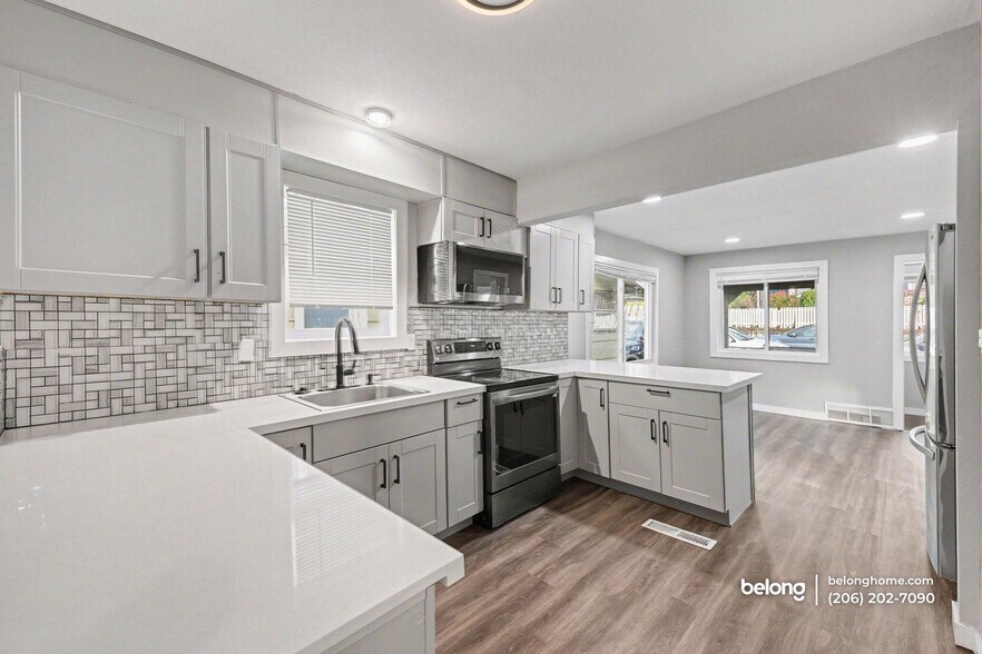 Building Photo - 3425 34th Ave S