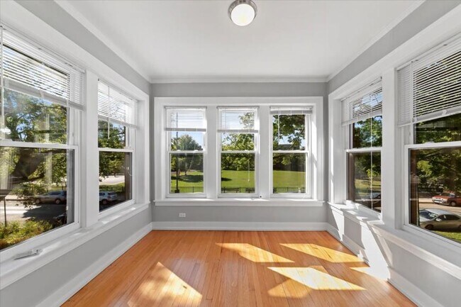 Building Photo - 2 bedroom in Chicago IL 60625