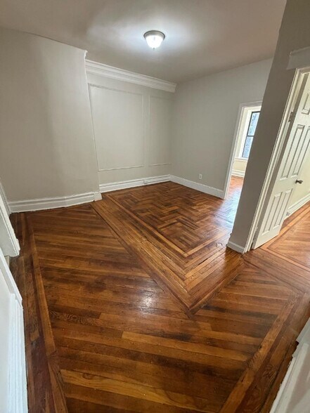 Building Photo - 210 Roseville Ave