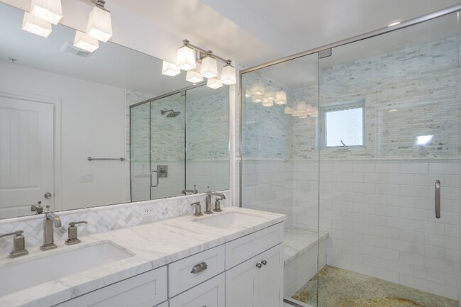 Building Photo - 7716 Ivanhoe Ave