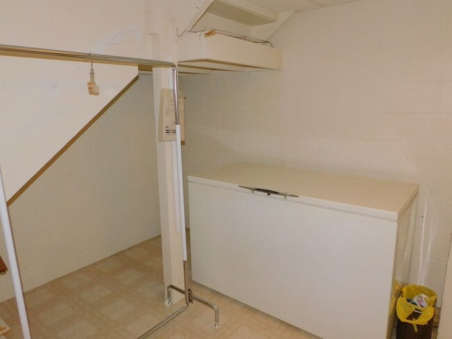 Building Photo - 3 Bedrooms, 2 baths, near schools and shopping