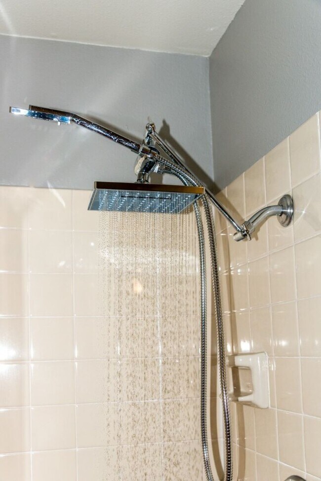 Building Photo - 2bd/1.75ba Kirkland Condo