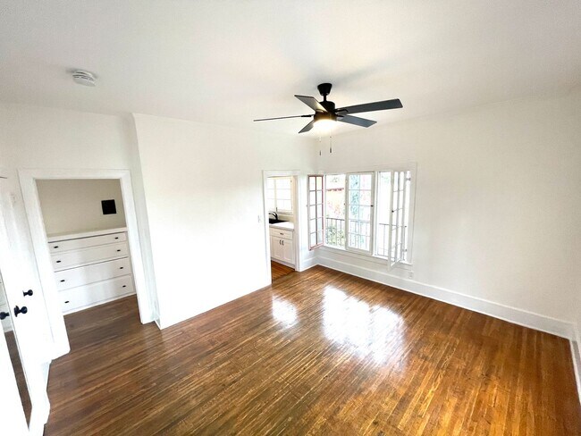 Primary Photo - Spacious, studio located Echo Park! Move-i...