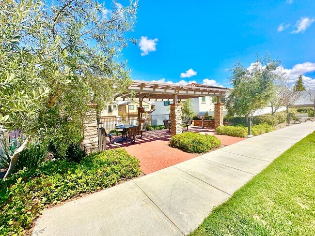 Building Photo - Lovely, Light & Bright, Two-Story, Detached Home in the Desirable Wildgrove Community of Vista!