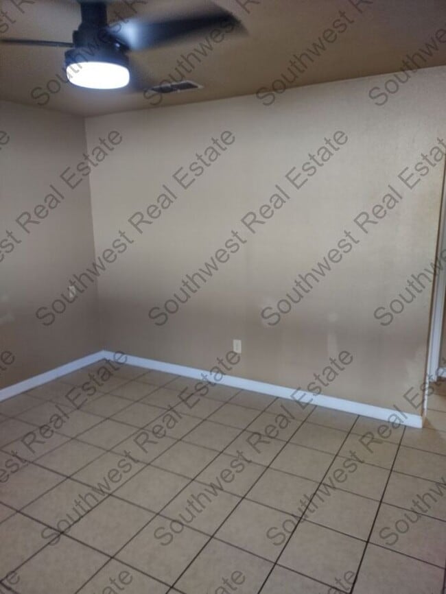 Building Photo - Nice 2 bed 1 bath apt in Portales - All Bills Paid!