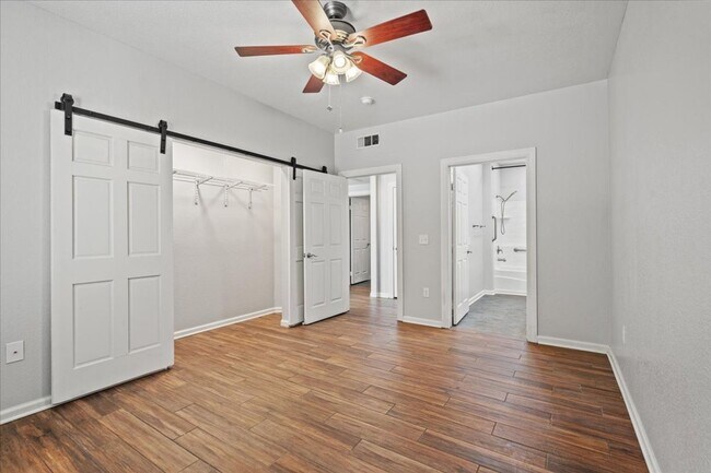 Building Photo - New Paint- 1 Bd Retreat, Community Pool, S...