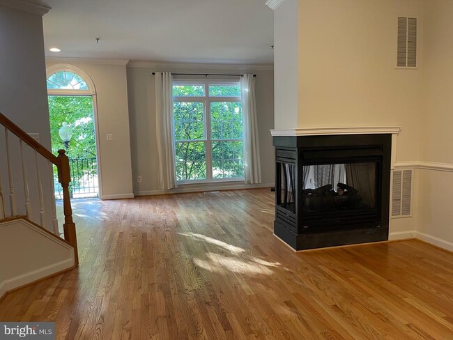 Building Photo - 650 9th St SW