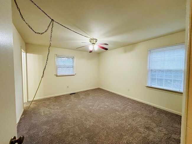 Building Photo - 3 Bedroom 2.5 Bath Townhouse