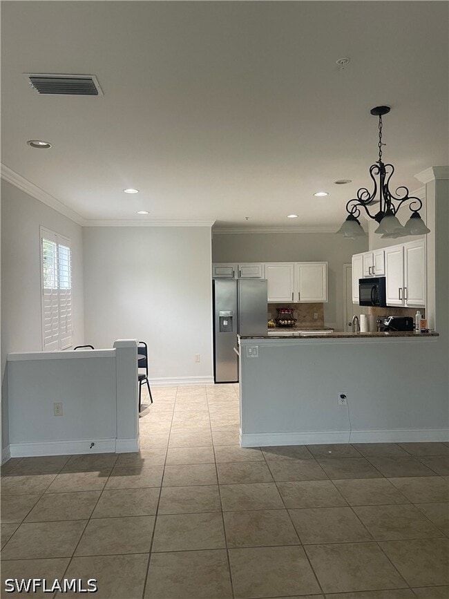 Building Photo - 884 Hampton Cir
