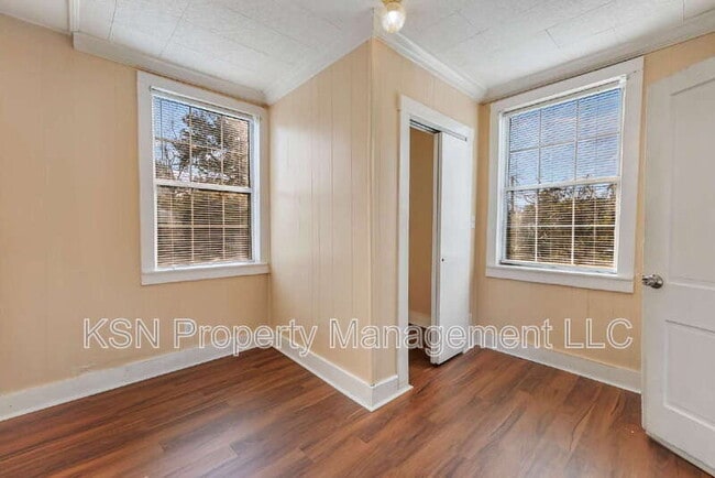 Building Photo - 1921 Reynolds St