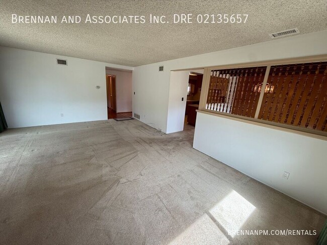 Building Photo - 3 bed 2 bath, Fletcher Hills, View, All Ap...