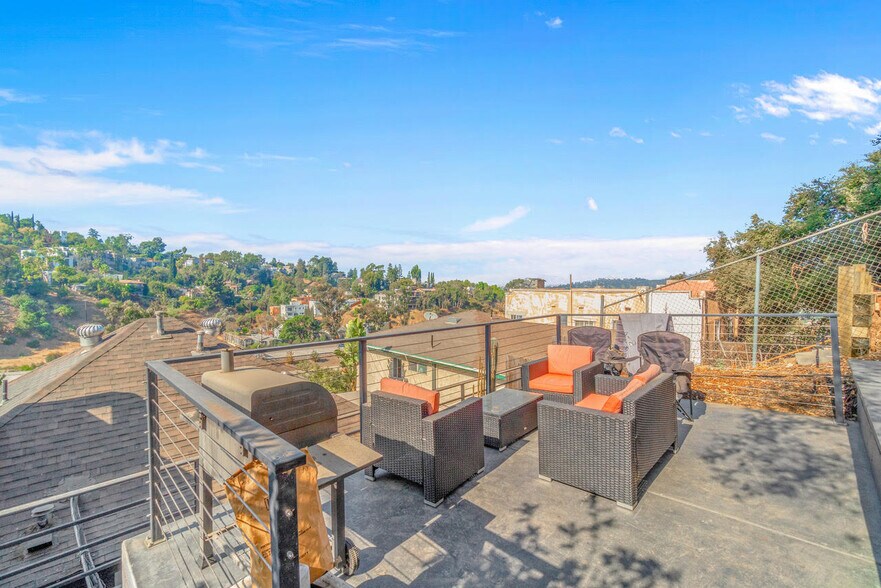 Building Photo - 2414 N Alvarado St