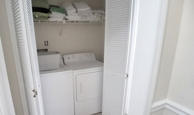 Building Photo - Beautiful  Furnished 1/1 condo x Rent  in Winter Park Next to Full Sail University !