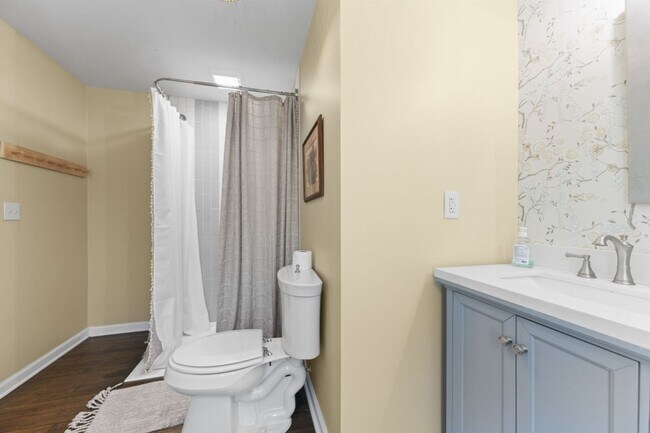 Building Photo - 3 Bedroom Furnished in Oldham County