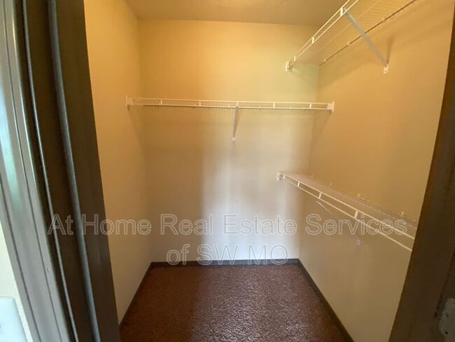 Building Photo - 3142 W Golden Valley