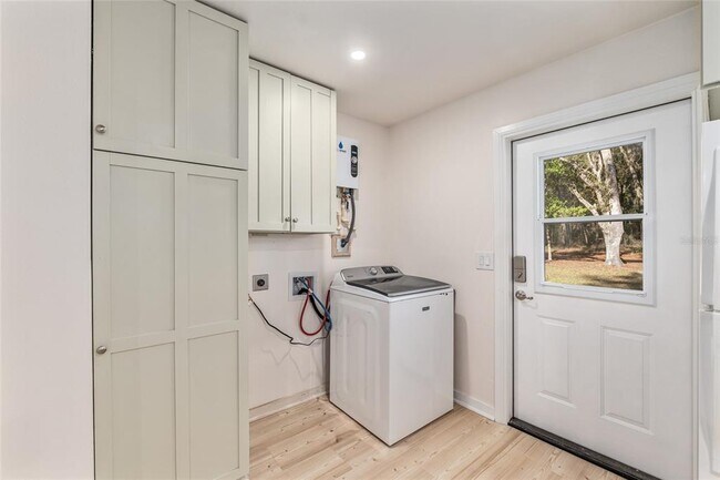 Building Photo - 18124 SW 75 Ave